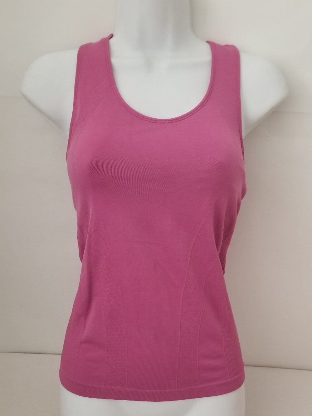 Morera Womens M Fitted Seamless Racerback Athletic Tank Top Fuchsia Pink Purple
